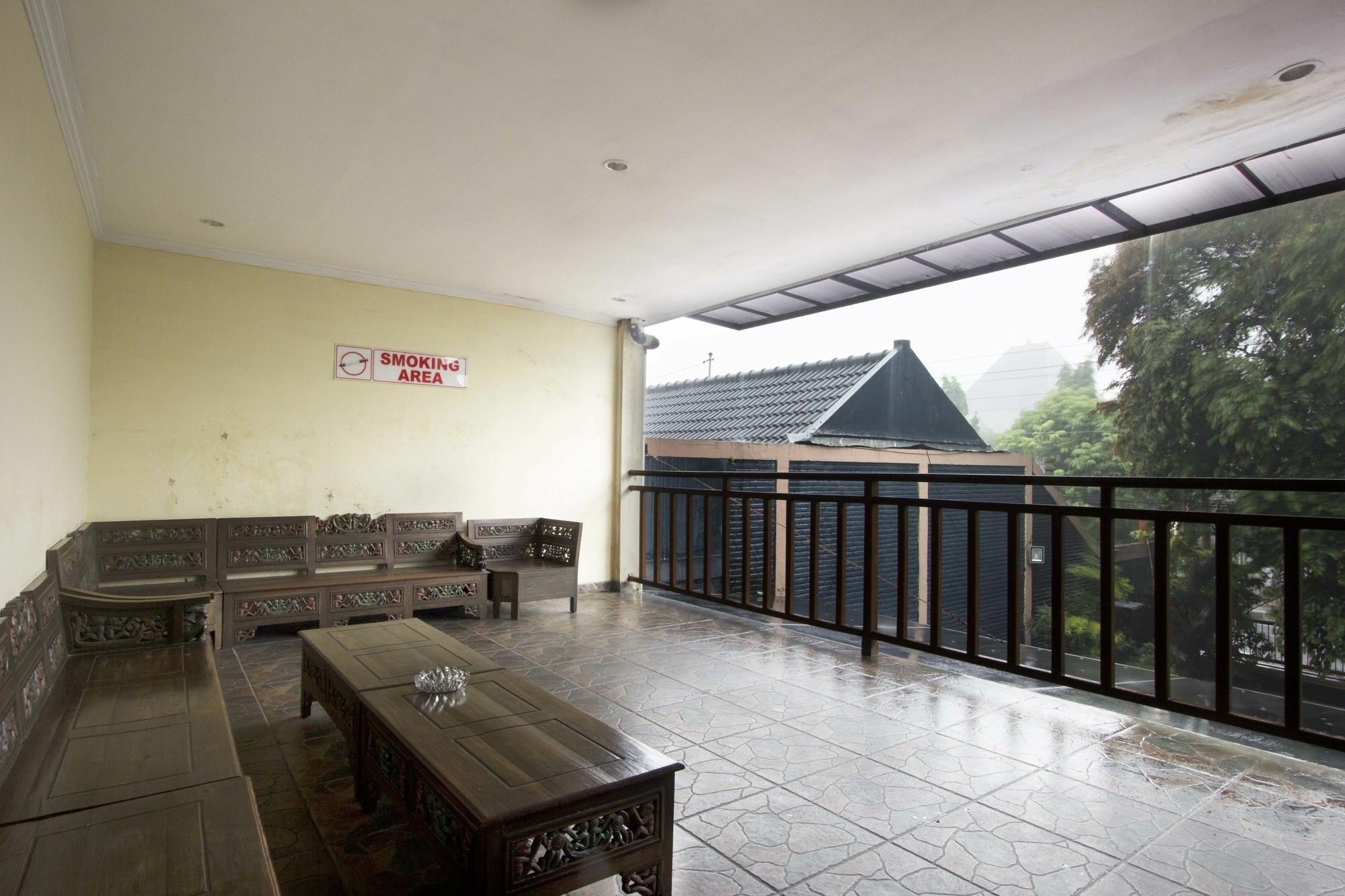 RedDoorz Plus near Stadion Mandala Krida Yogyakarta Exterior foto
