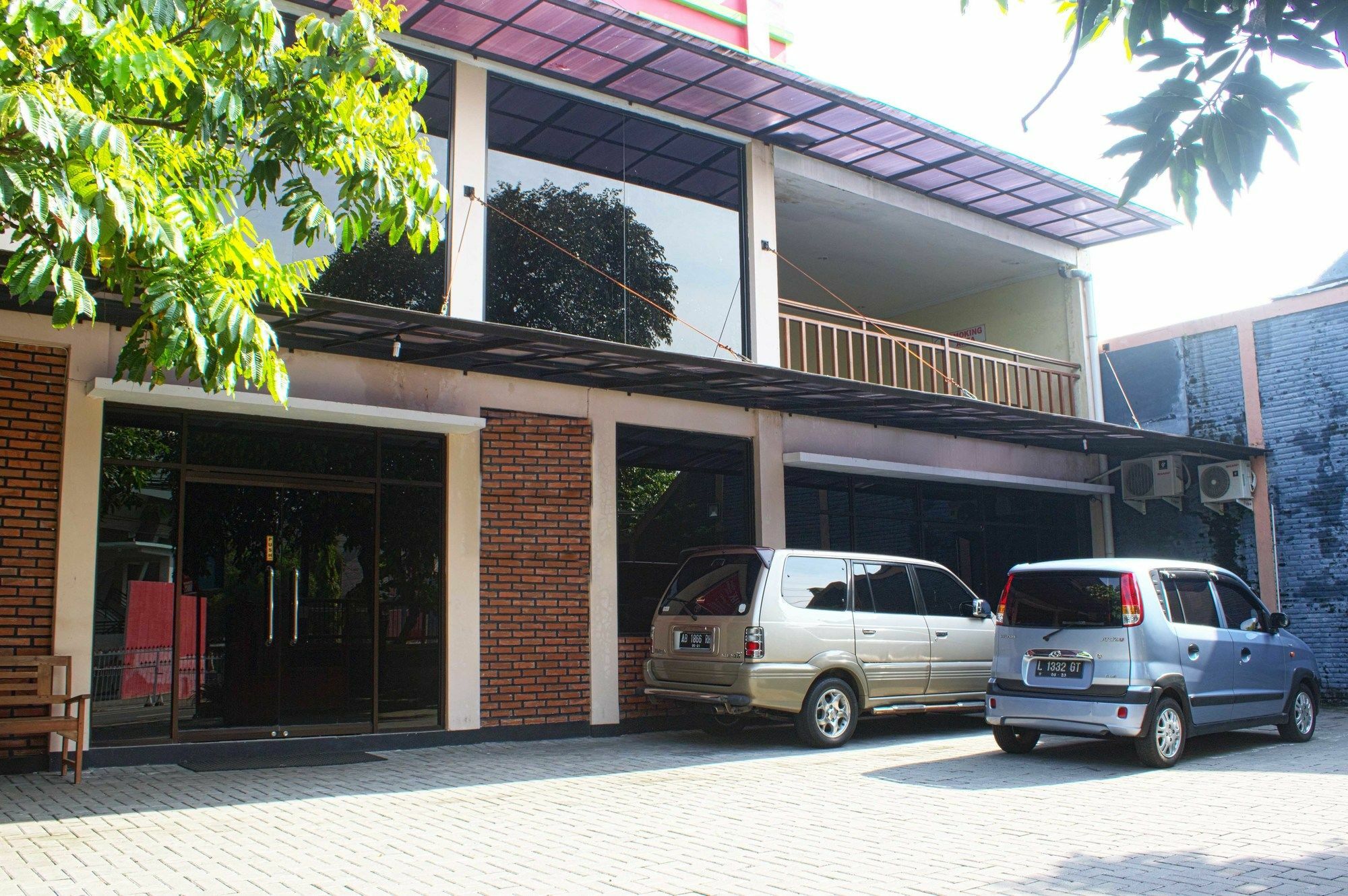 RedDoorz Plus near Stadion Mandala Krida Yogyakarta Exterior foto